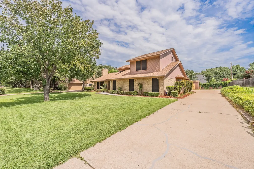 2709 Oak Trail Court Dalworthington Gardens TX 76016
