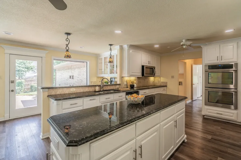 2709 Oak Trail Court Dalworthington Gardens TX 76016