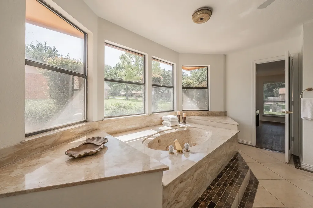 2709 Oak Trail Court Dalworthington Gardens TX 76016