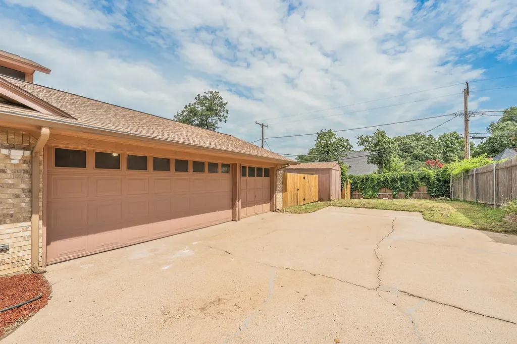 2709 Oak Trail Court Dalworthington Gardens TX 76016