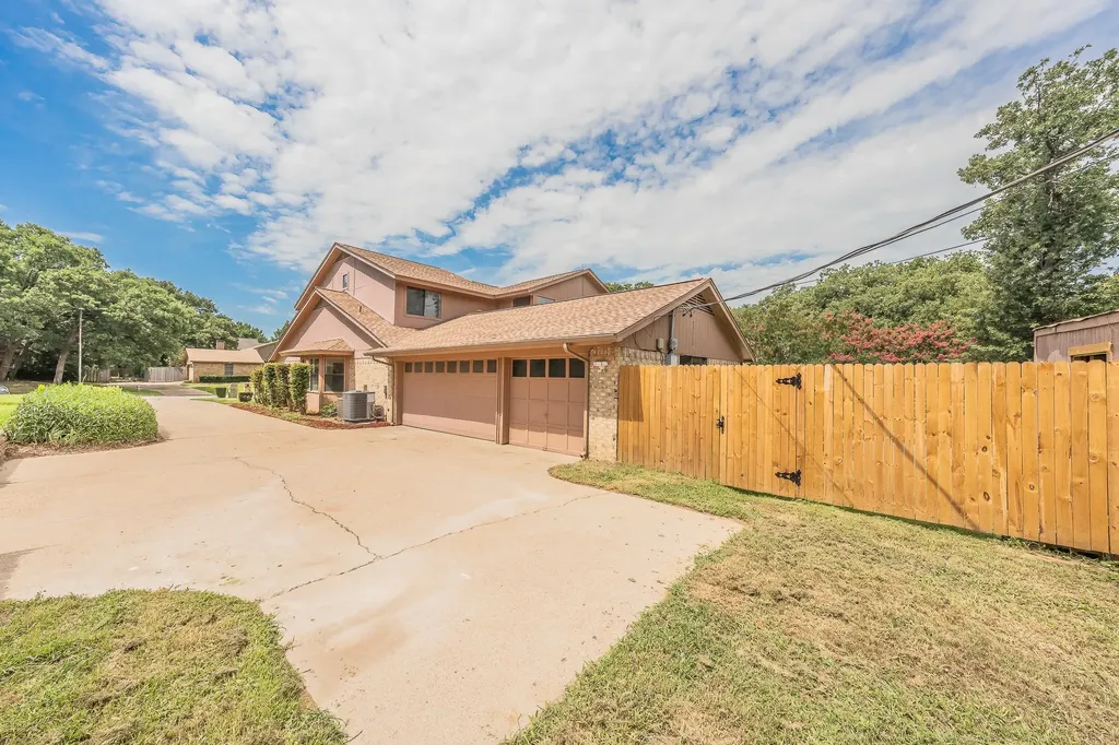 2709 Oak Trail Court Dalworthington Gardens TX 76016