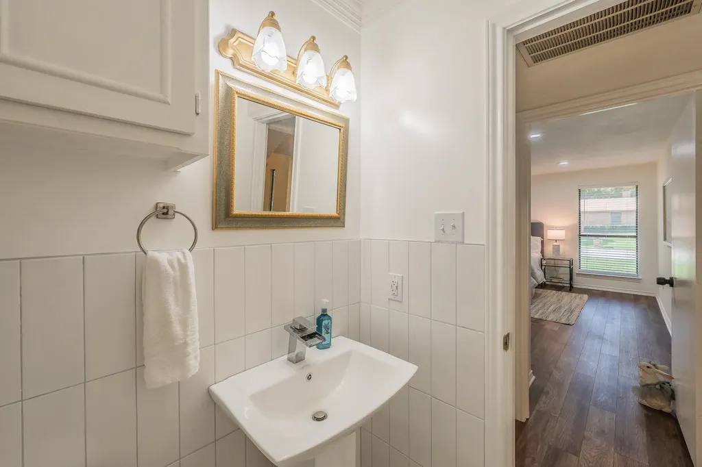 2709 Oak Trail Court Dalworthington Gardens TX 76016