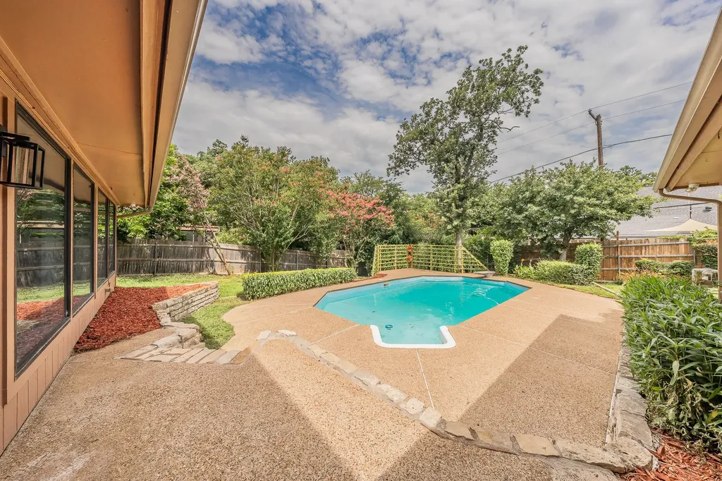 2709 Oak Trail Court Dalworthington Gardens TX 76016