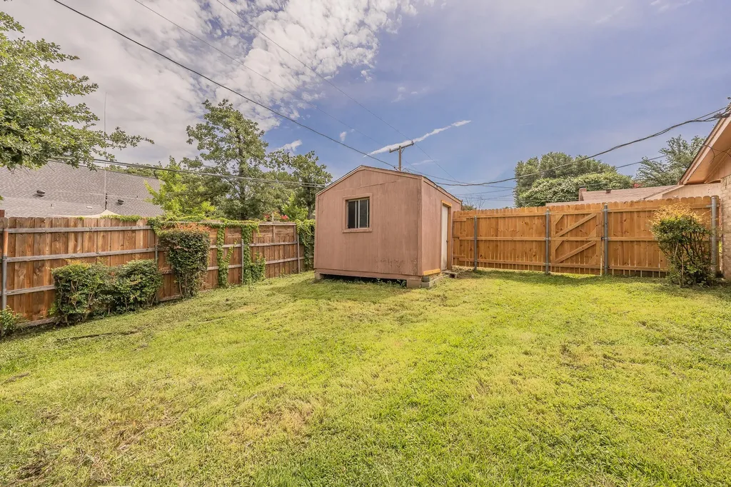 2709 Oak Trail Court Dalworthington Gardens TX 76016