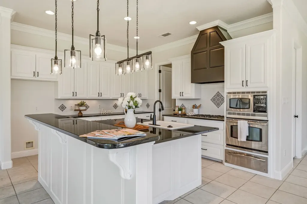 2414 Vineyard Drive Granbury TX 76048