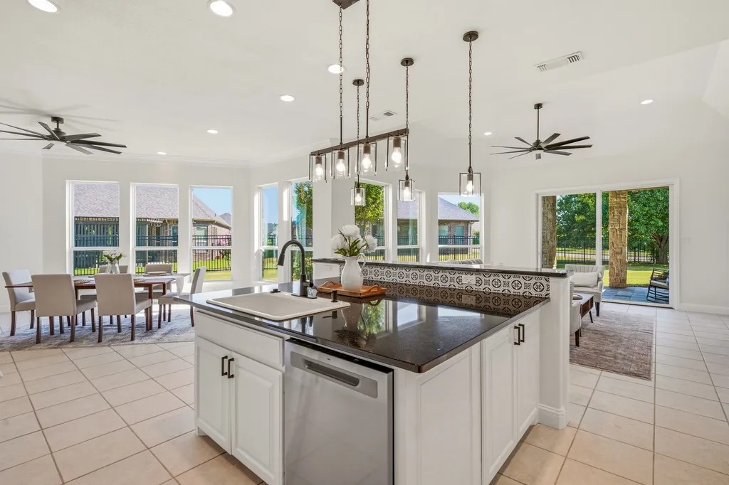 2414 Vineyard Drive Granbury TX 76048