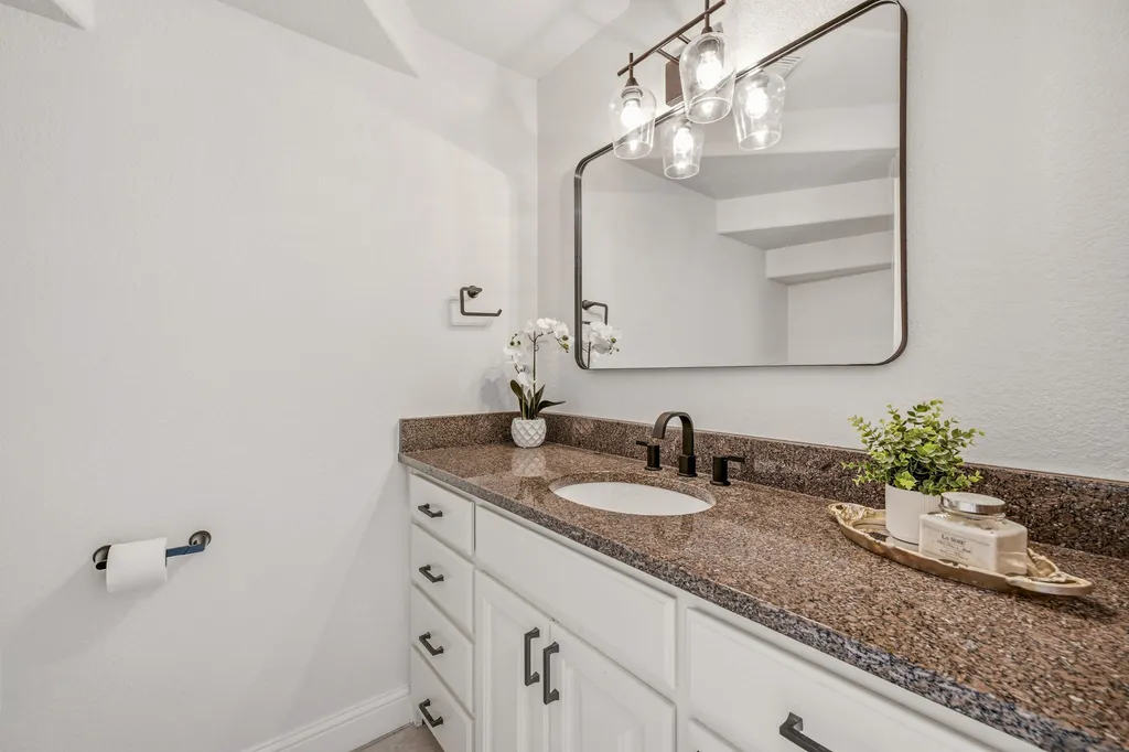 2414 Vineyard Drive Granbury TX 76048