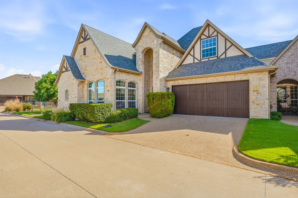 2414 Vineyard Drive Granbury TX 76048