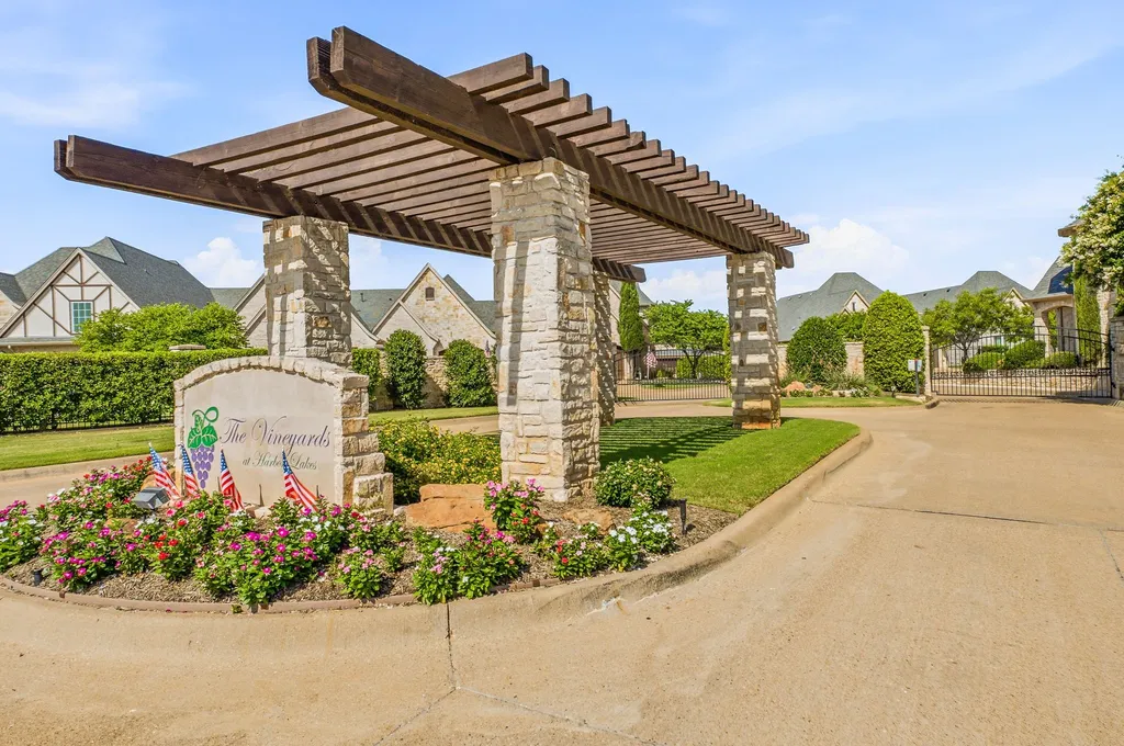 2414 Vineyard Drive Granbury TX 76048