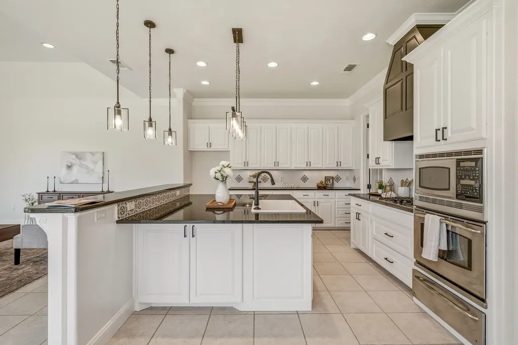 2414 Vineyard Drive Granbury TX 76048