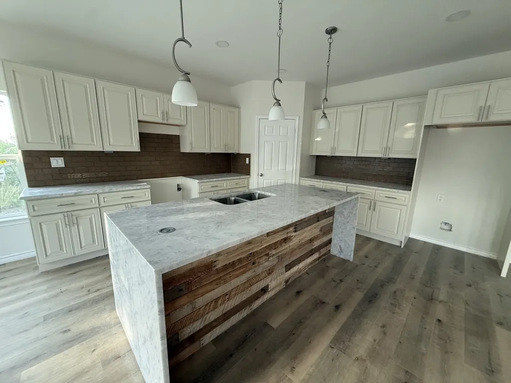 709 Blue Fathom Drive Runaway Bay TX 76426