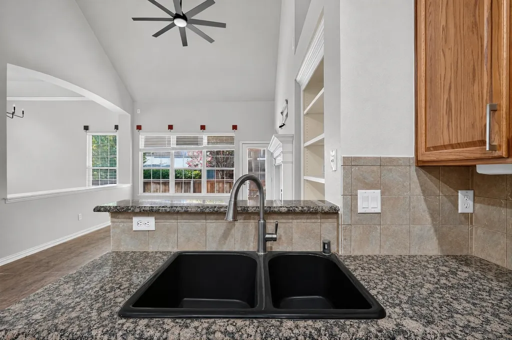 1837 Sandpiper Lane Carrollton TX 75007