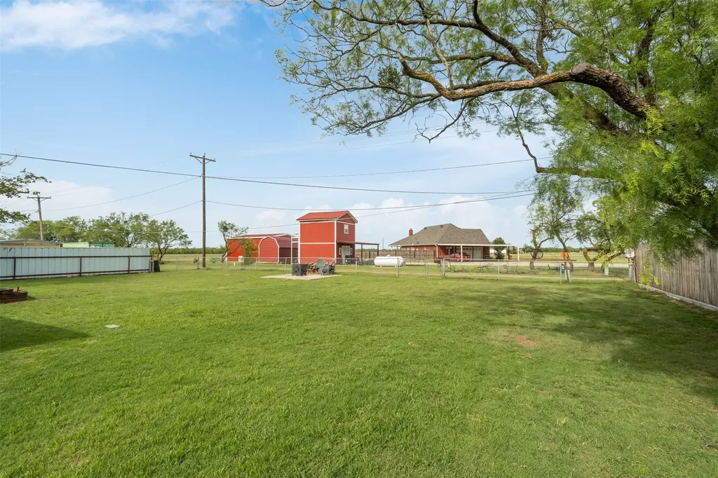 717 N West Avenue Holliday TX 76366