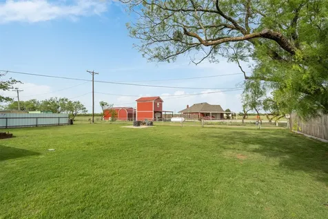 717 N West Avenue Holliday TX 76366