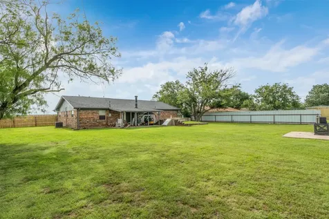 717 N West Avenue Holliday TX 76366