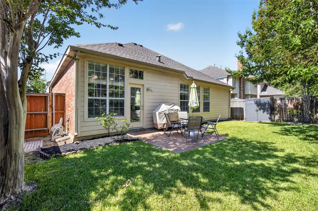 9827 Cliffside Drive Irving TX 75063