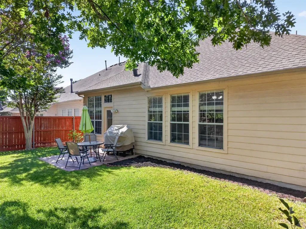 9827 Cliffside Drive Irving TX 75063