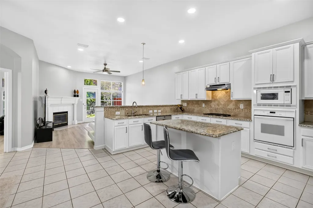 9827 Cliffside Drive Irving TX 75063