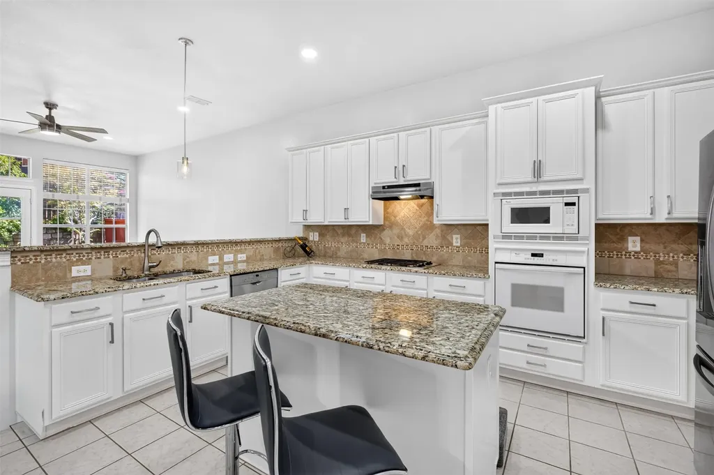 9827 Cliffside Drive Irving TX 75063