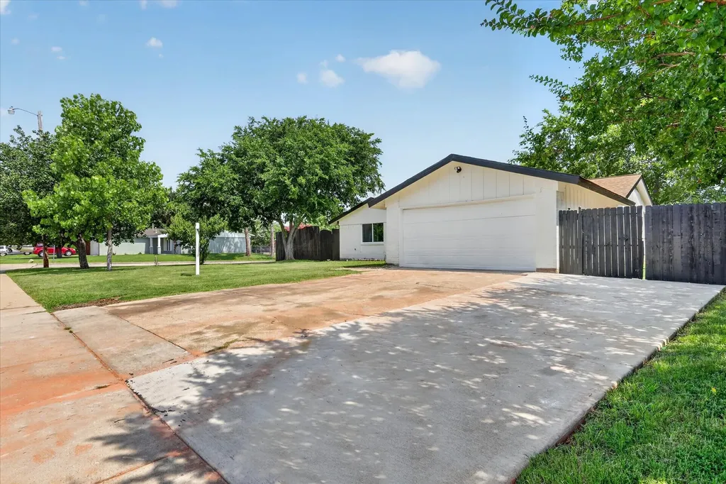501 Kent Drive Lewisville TX 75067