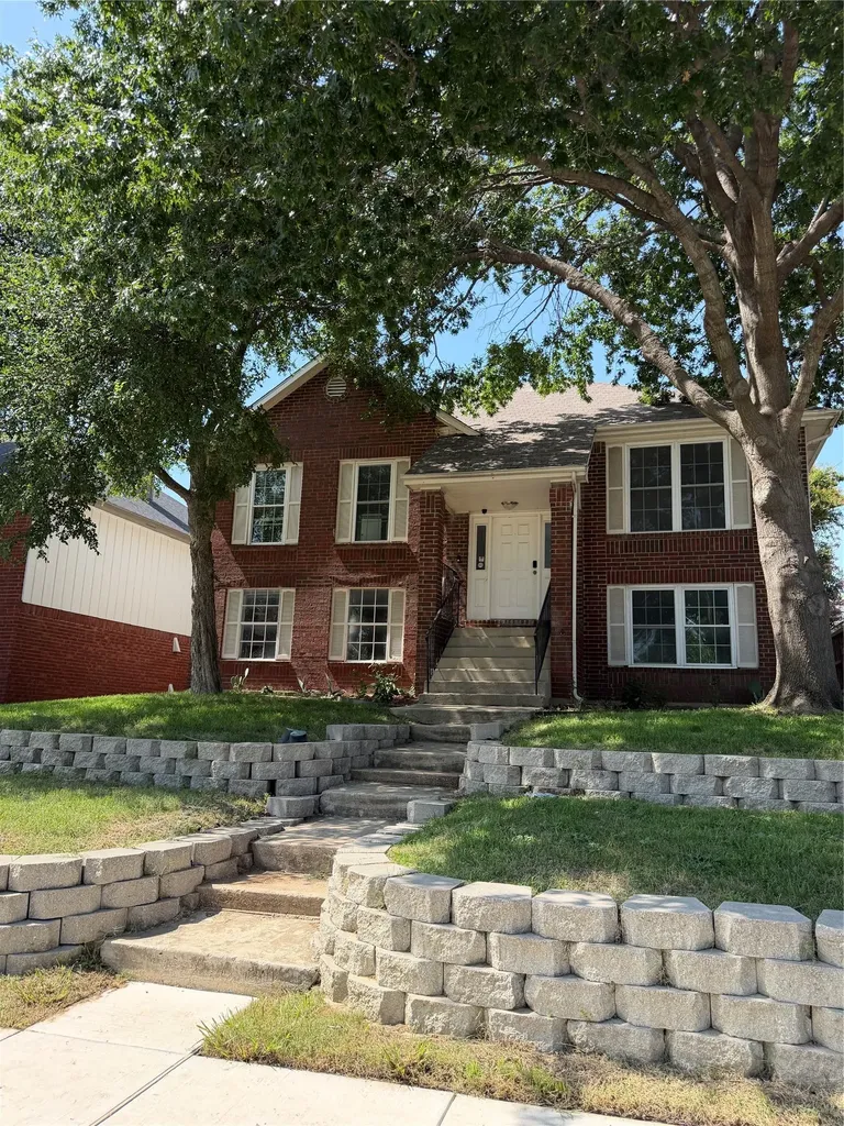 1103 Holly Drive Carrollton TX 75010