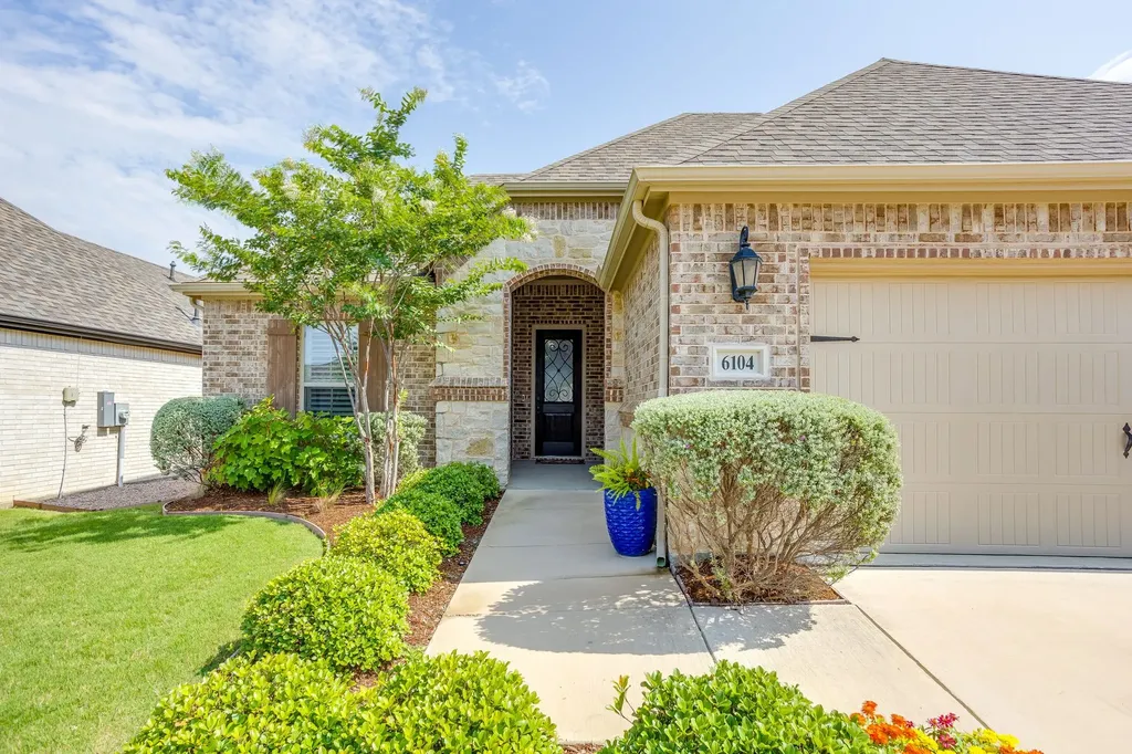 6104 Carmona Trail Fort Worth TX 76123