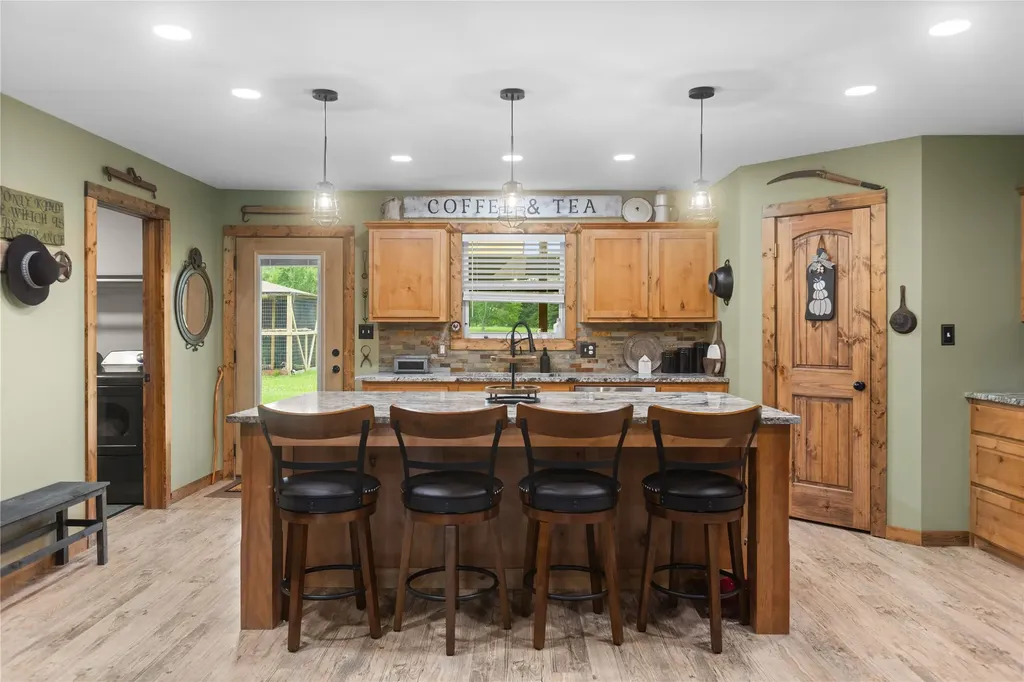 13217 Farm Road 195 Paris TX 75462