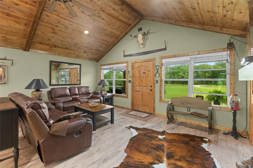 13217 Farm Road 195 Paris TX 75462