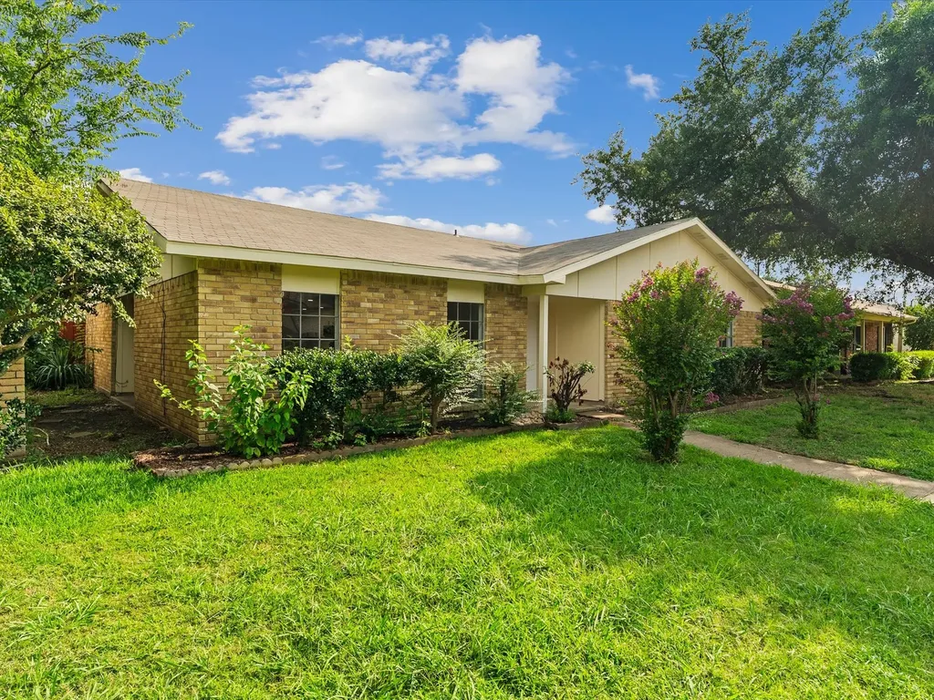 1926 Rambling Ridge Lane Carrollton TX 75007
