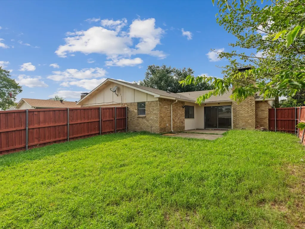1926 Rambling Ridge Lane Carrollton TX 75007