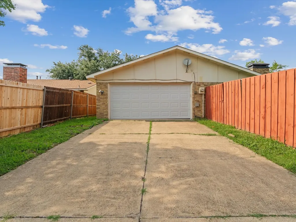 1926 Rambling Ridge Lane Carrollton TX 75007