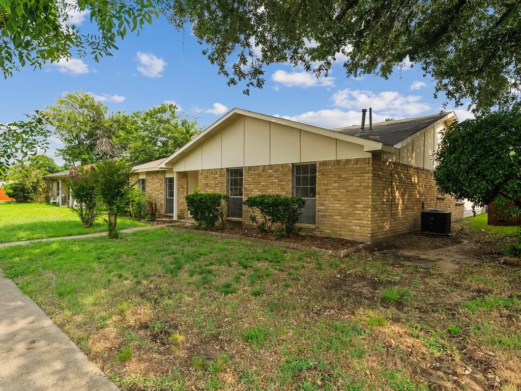 1926 Rambling Ridge Lane Carrollton TX 75007