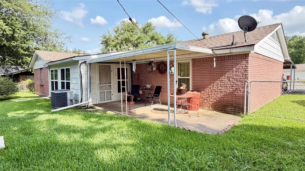 309 Glen Oaks Bonham TX 75418