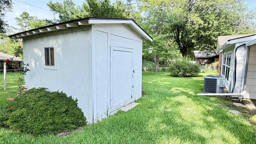 309 Glen Oaks Bonham TX 75418