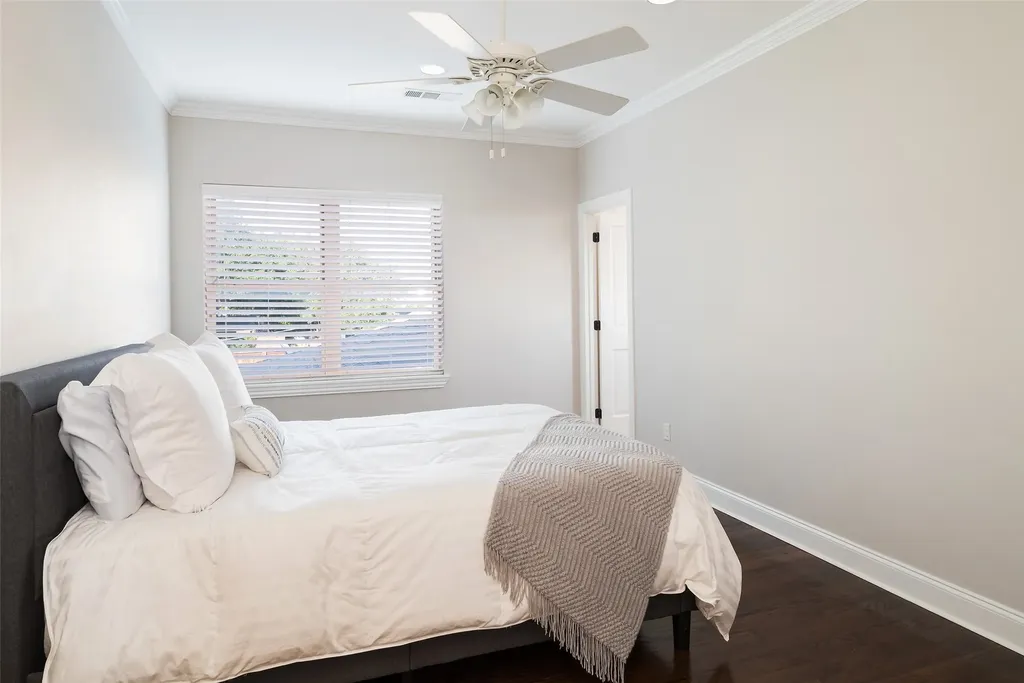3867 Beutel Court Dallas TX 75229