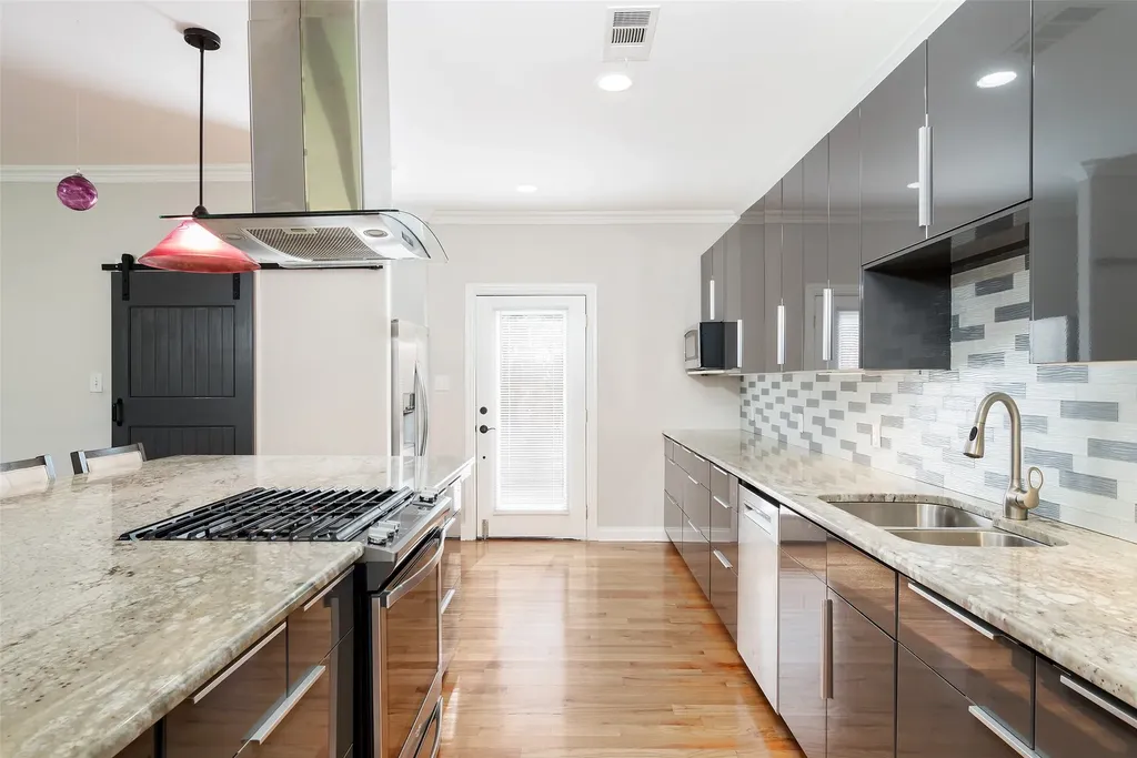 3867 Beutel Court Dallas TX 75229