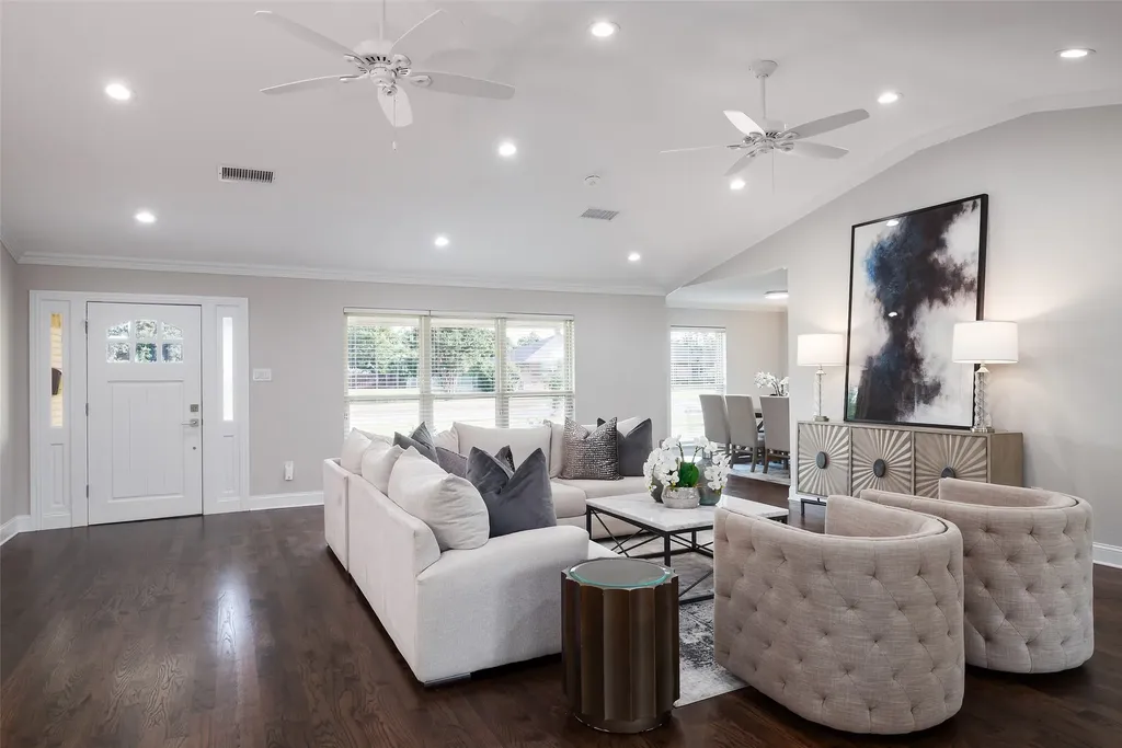 3867 Beutel Court Dallas TX 75229