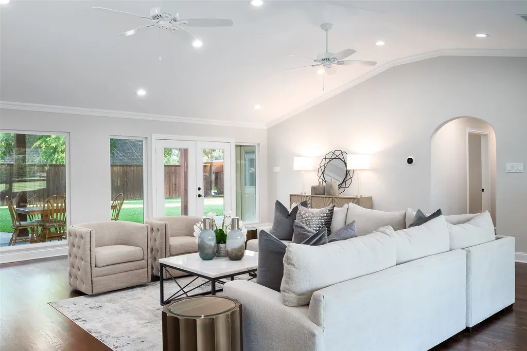 3867 Beutel Court Dallas TX 75229