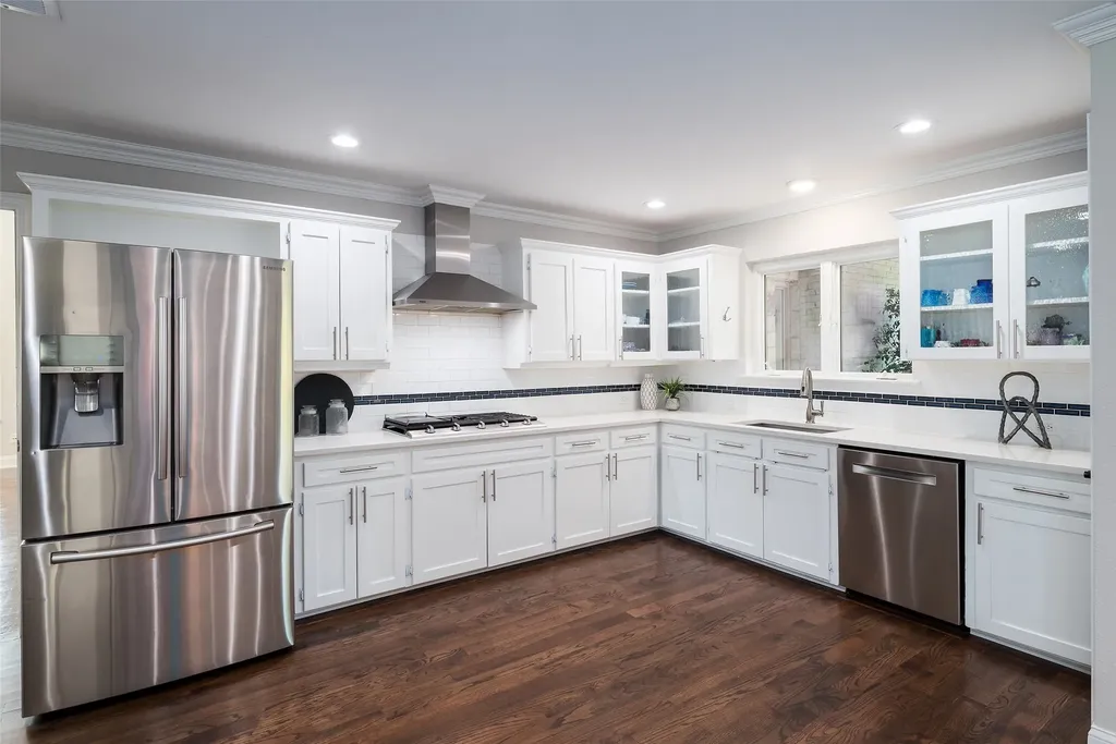 3867 Beutel Court Dallas TX 75229