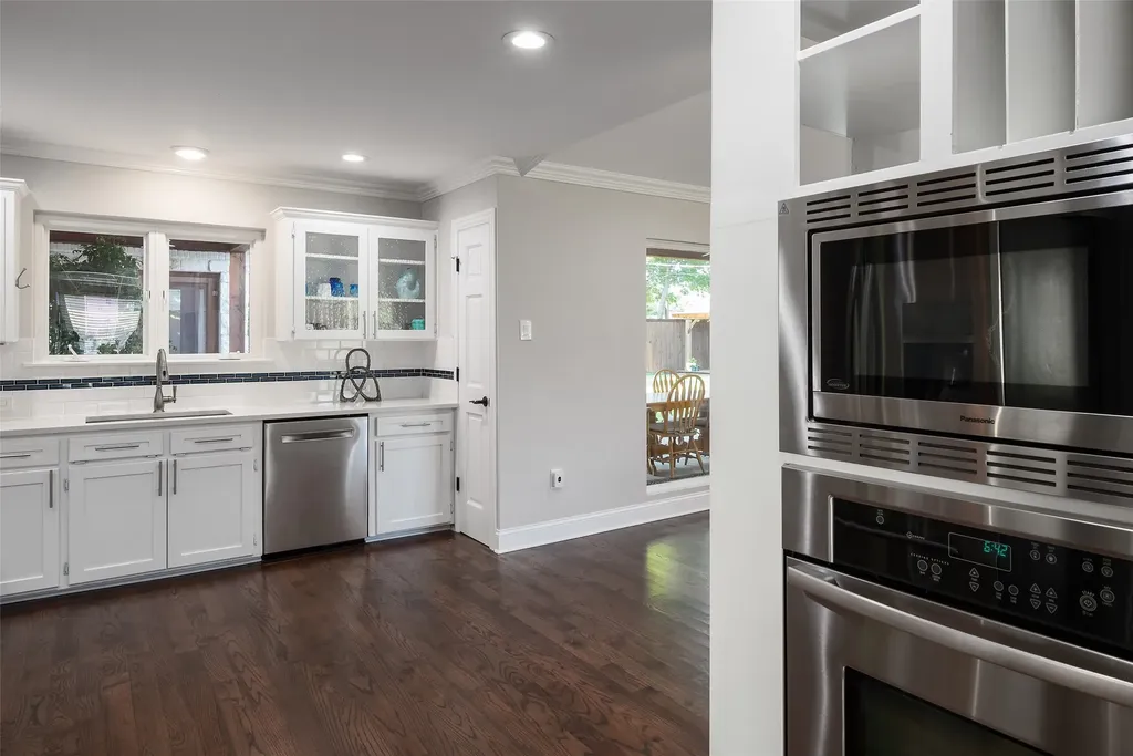 3867 Beutel Court Dallas TX 75229