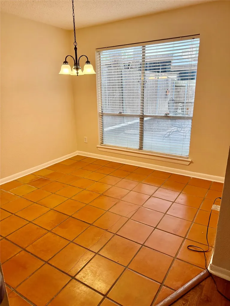 2010 Westkendal Lane Arlington TX 76015