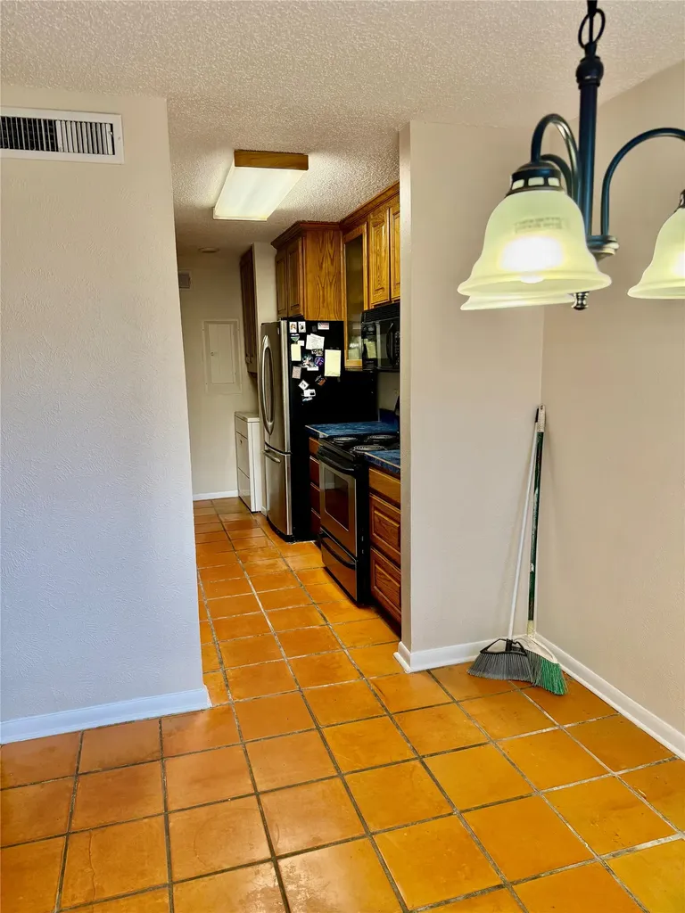 2010 Westkendal Lane Arlington TX 76015