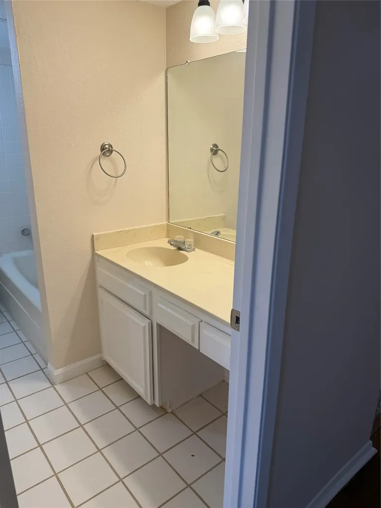 2010 Westkendal Lane Arlington TX 76015