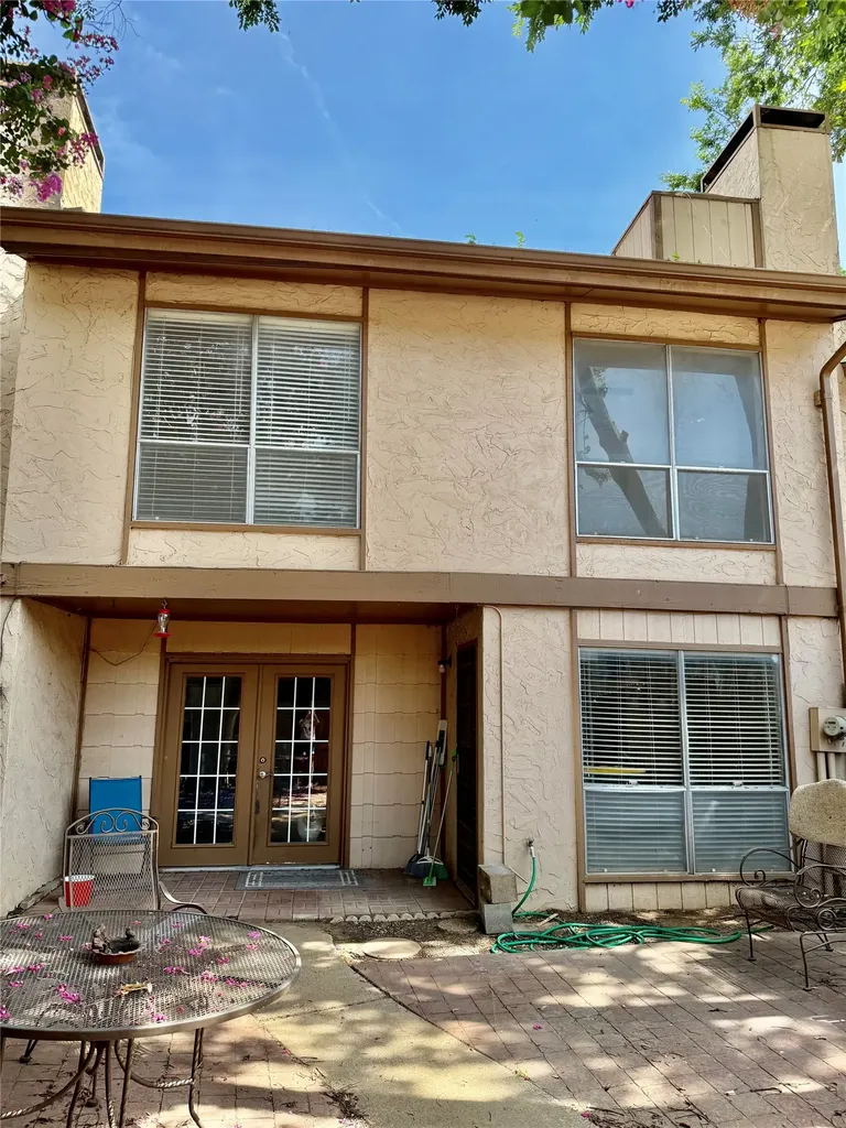 2010 Westkendal Lane Arlington TX 76015