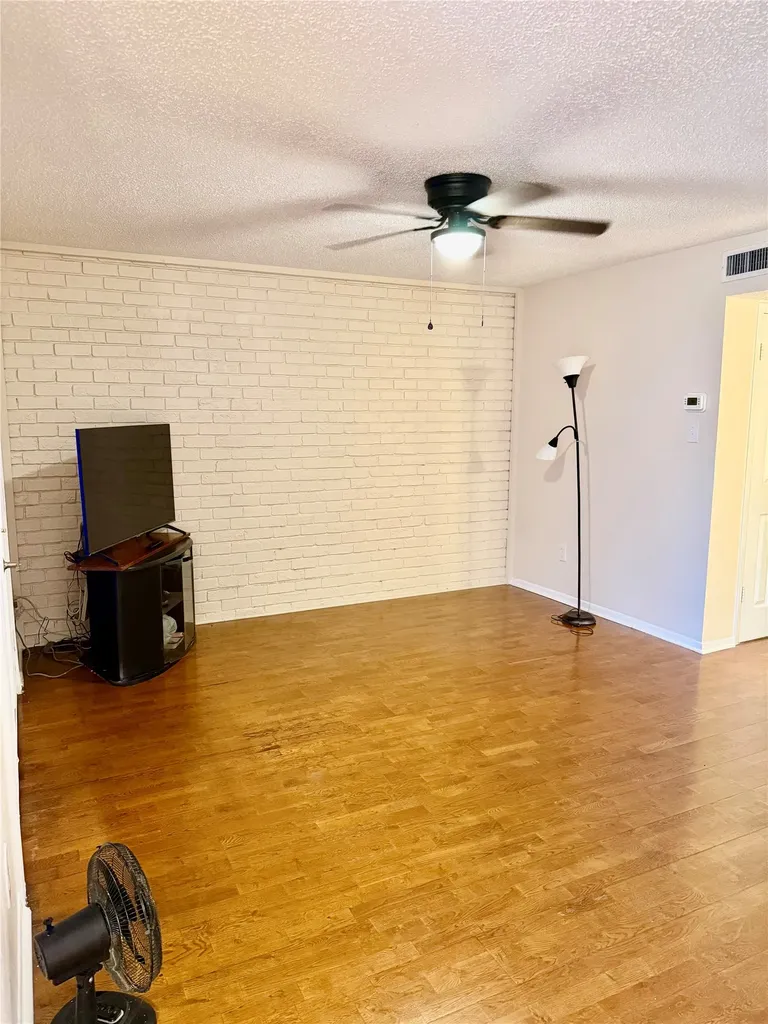 2010 Westkendal Lane Arlington TX 76015