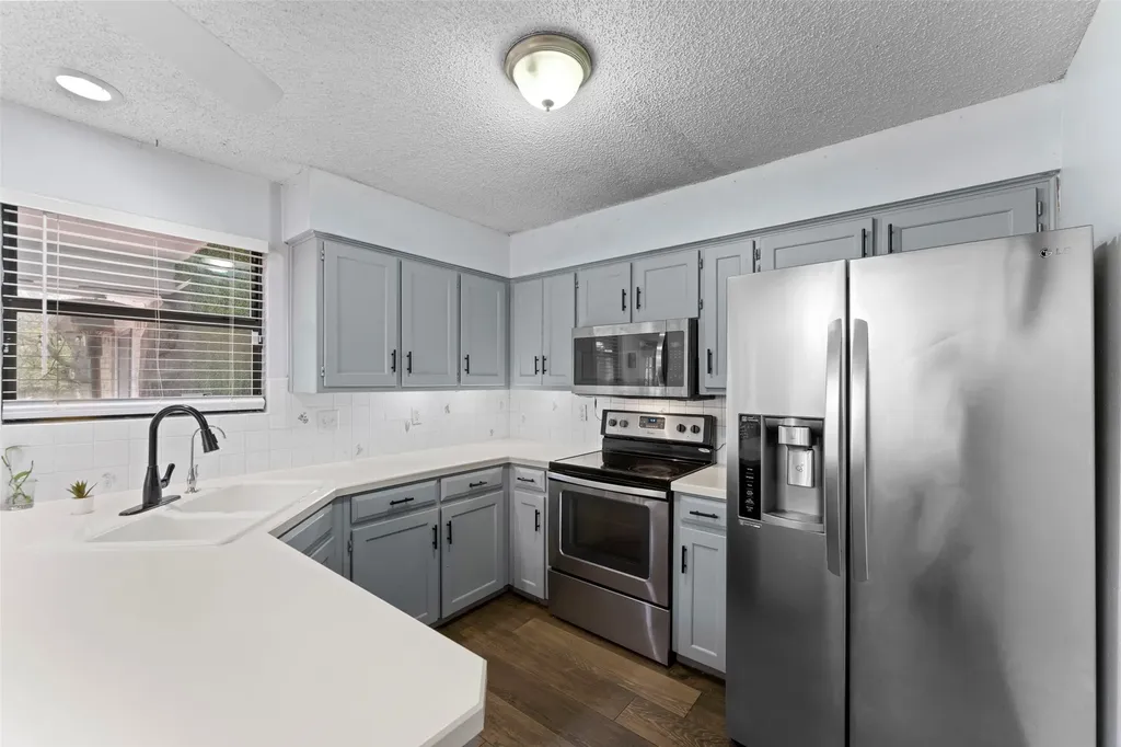 2705 Dover Gardens Drive Arlington TX 76017