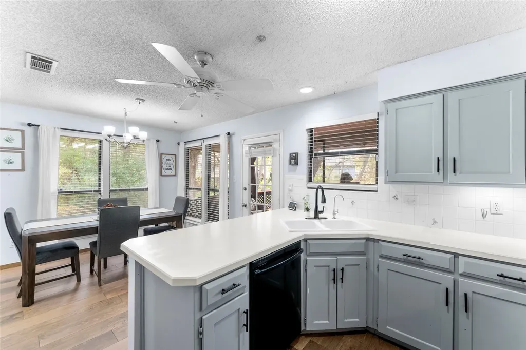 2705 Dover Gardens Drive Arlington TX 76017