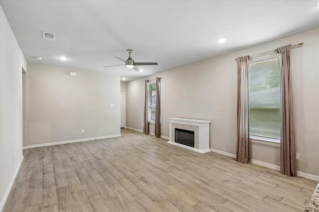 344 N Taylor Street Gainesville TX 76240