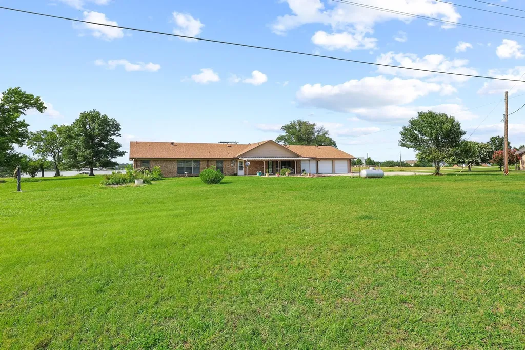 1900 S Shore Drive Bonham TX 75418