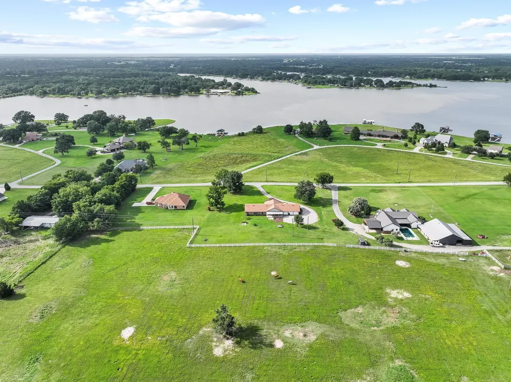 1900 S Shore Drive Bonham TX 75418